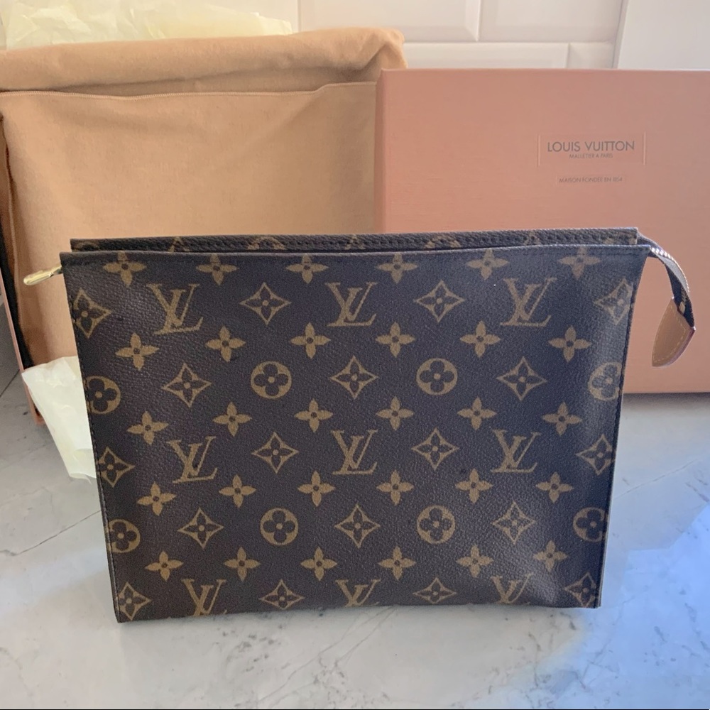 LOUIS VUITTON TOILETRY POUCH 26